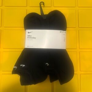 New with tag black Nike ankle socks. SX7669-010